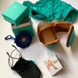 Chestnut Classic flats, size 6, brand new!